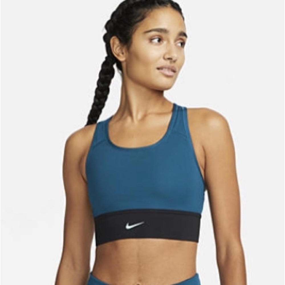 NIKE SWOOSH Women's Medium-Support 1-
Piece Padded Longline Sports
Bra
